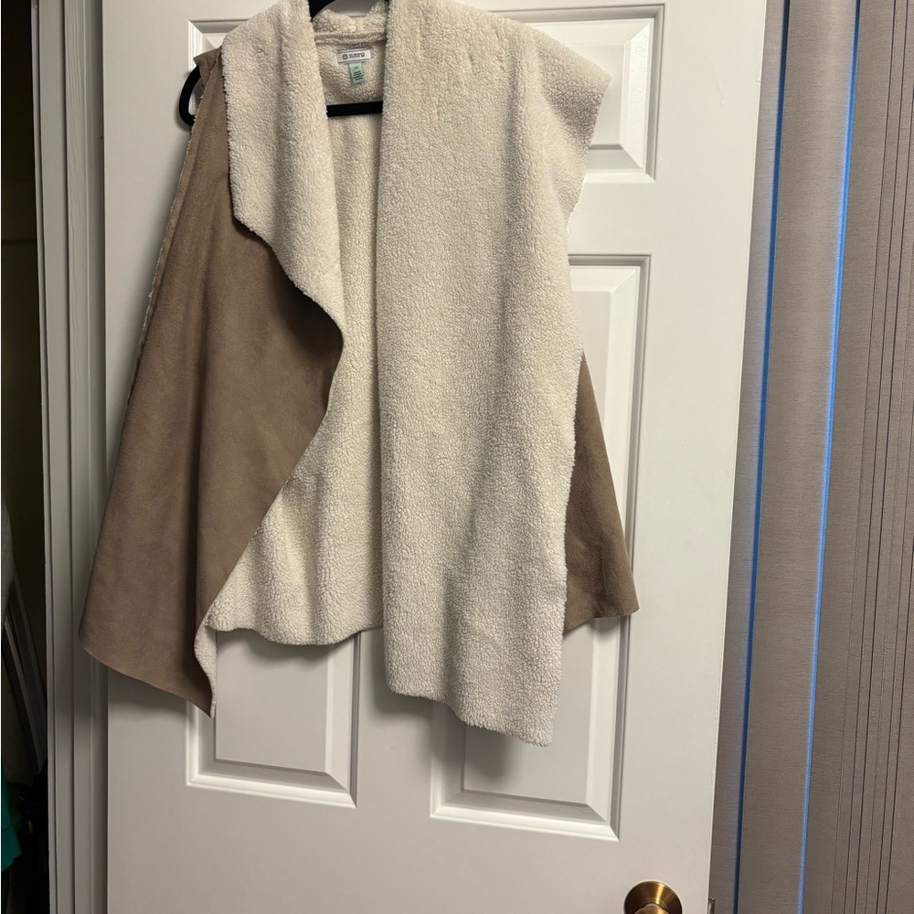 Susina Cream and Tan Open Front Sweater Vest